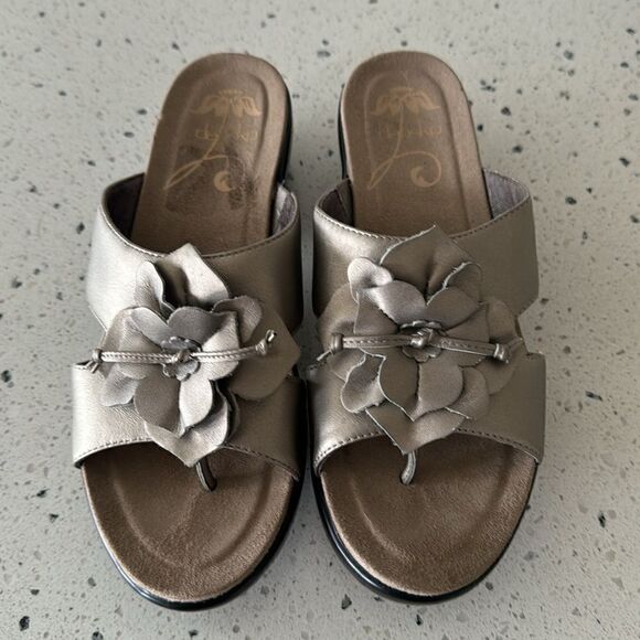 Dansko Women's Pewter Leather Flower Thong Open Toe Comfort Sandal slide Size 38 - Picture 2 of 14